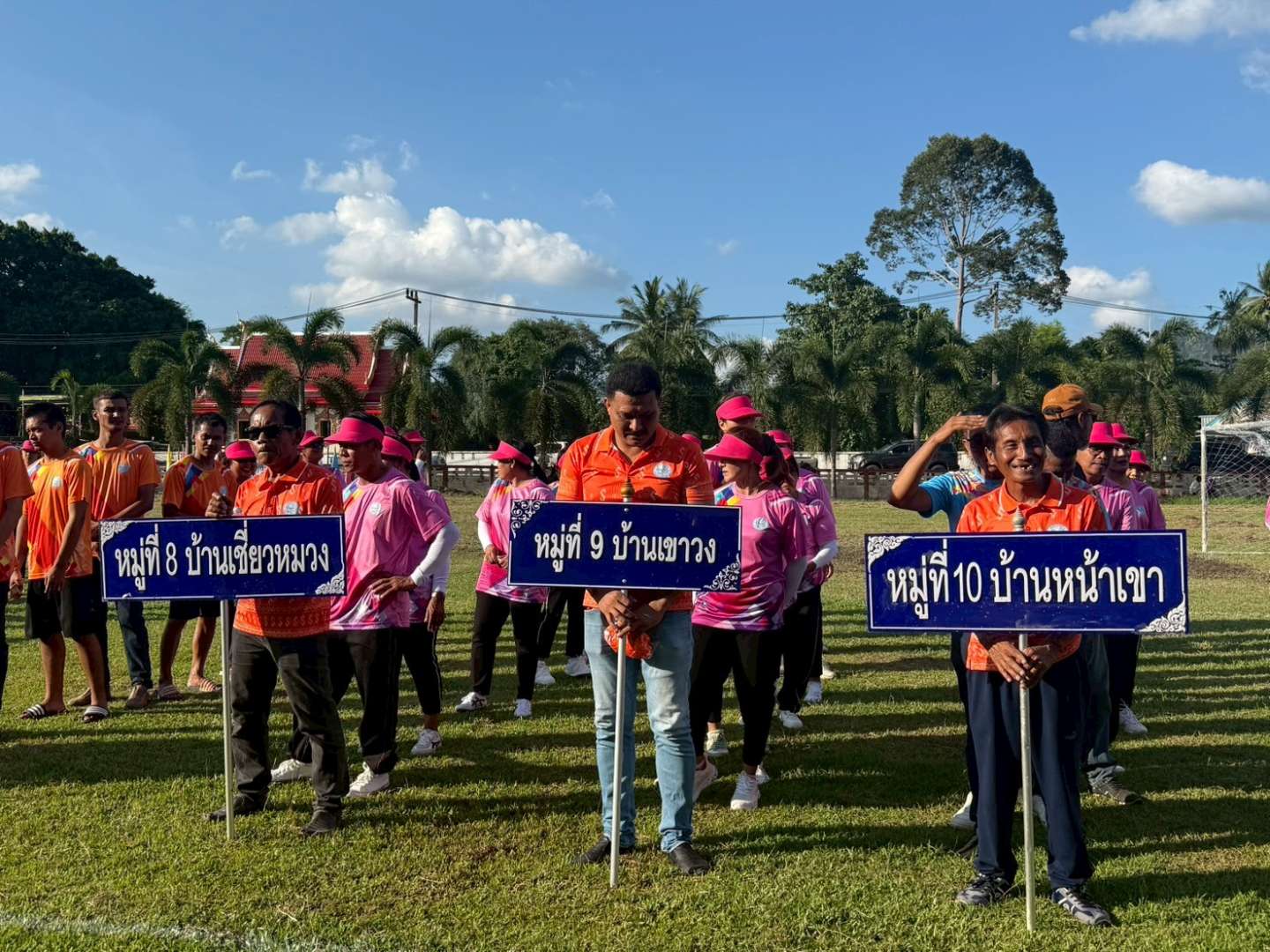 พิธีเปิดการแข่งขัน “กีฬาบ้านยางสัมพันธ์ ครั้งที่ 26 ประจำปี 2568 วันที่ 21 เมษายน 2568เวลา 16.00 น. นายชัยณรงค์ นวลมุสิก นายกองค์การบริหารส่วนตําบลบ้านยาง ได้เป็นผู้กล่าวรายงานต่อประธาน ท่าน สส พันธศักดิ์ บุญแทนในพิธีเปิดการแข่งขันกีฬาบ้านยางสัมพันธ์