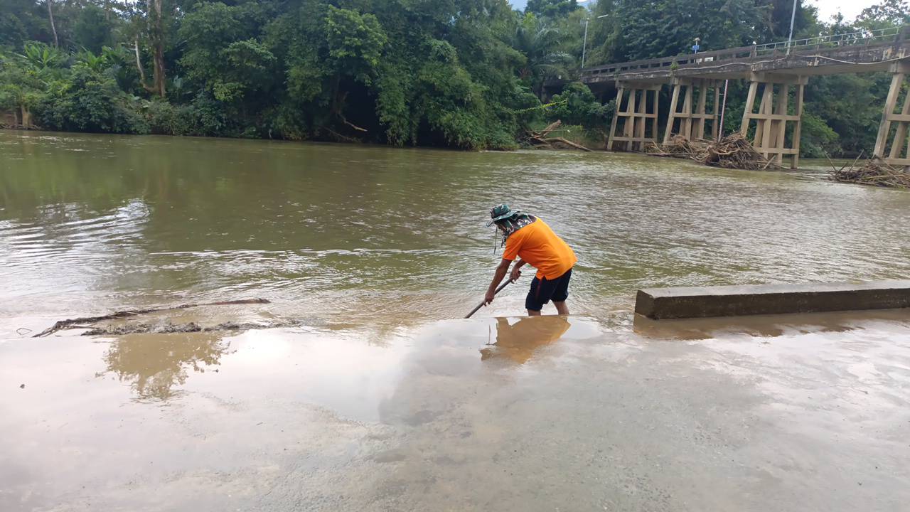 ปรับปรุงสถานที่สำหรับการลอยกระทง ณ.สะพานปากคู